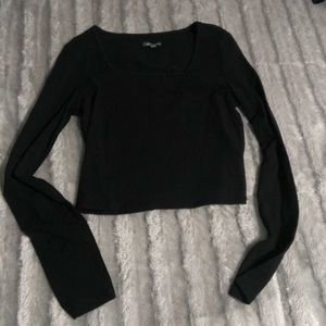black, long sleeve crop top